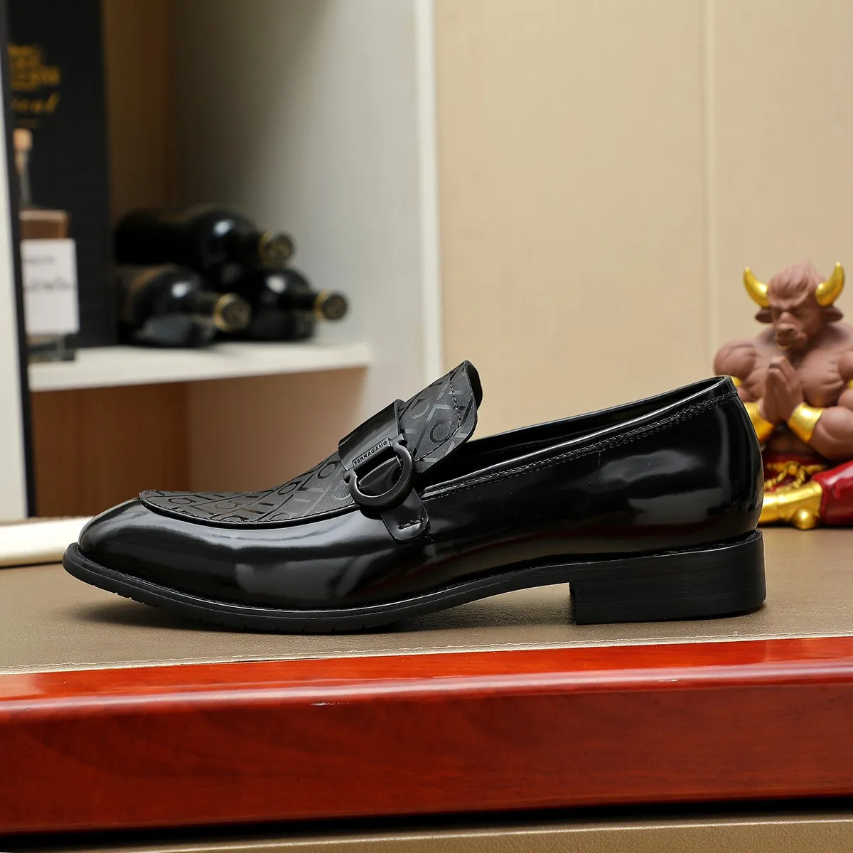 Men's shoes 💰460 Ferragamo [Ferragamo] top imported suit men's shoes 💯Original copy of the official website, product materials: selected imported embossed calfskin + luxury hardware buckle accessories ~ imported water-dyed cow 🐂 leather lining. Strong three-dimensional visual effect, original combination outsole, multiple colors available😘 Size: 39-44 (38.45.46. Customized)